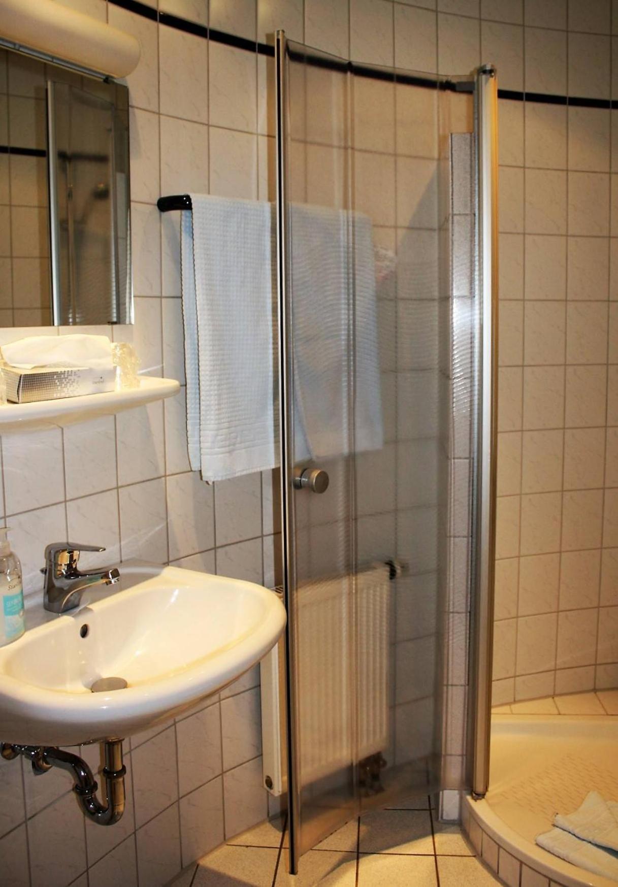 Hotel Schoene Aussicht Gießen Kültér fotó