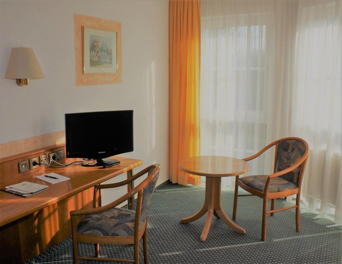 Hotel Schoene Aussicht Gießen Kültér fotó
